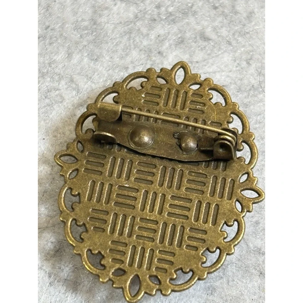 #76. Vintage-style Bumblebee Floral Artwork Brooch